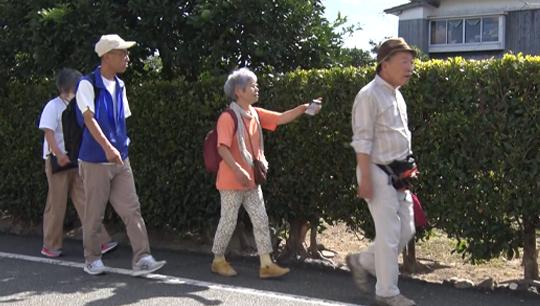 画像:景色を楽しみながら萩を散策