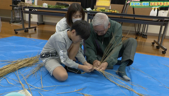 地域の人と一緒にしめ縄づくり